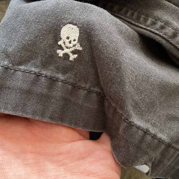 Boys charcoal grey embroidered skull & crossbones shorts SZ 10 children’s place - Picture 4 of 7